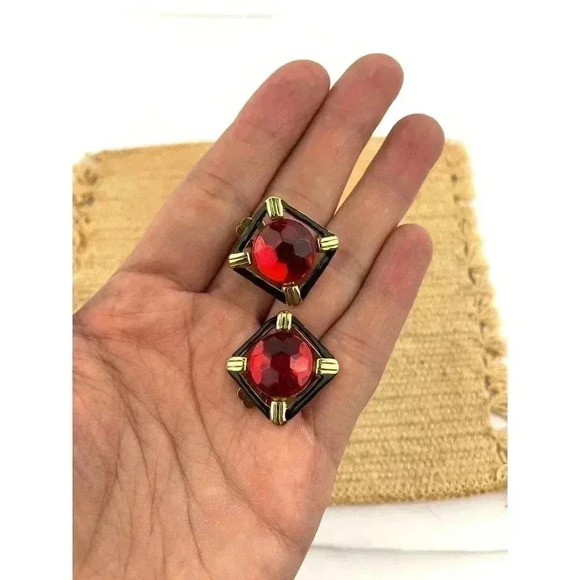 VTG Gold Tone Clip On Earrings Red Rhinestone Center Square - Picture 6 of 10